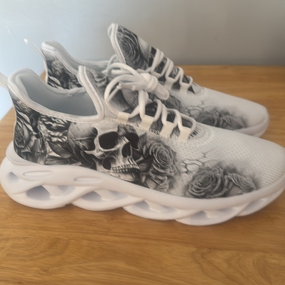 Mens Gothic skull rose light weight fitness workout sneaker size 13 new in bag - Picture 3 of 4